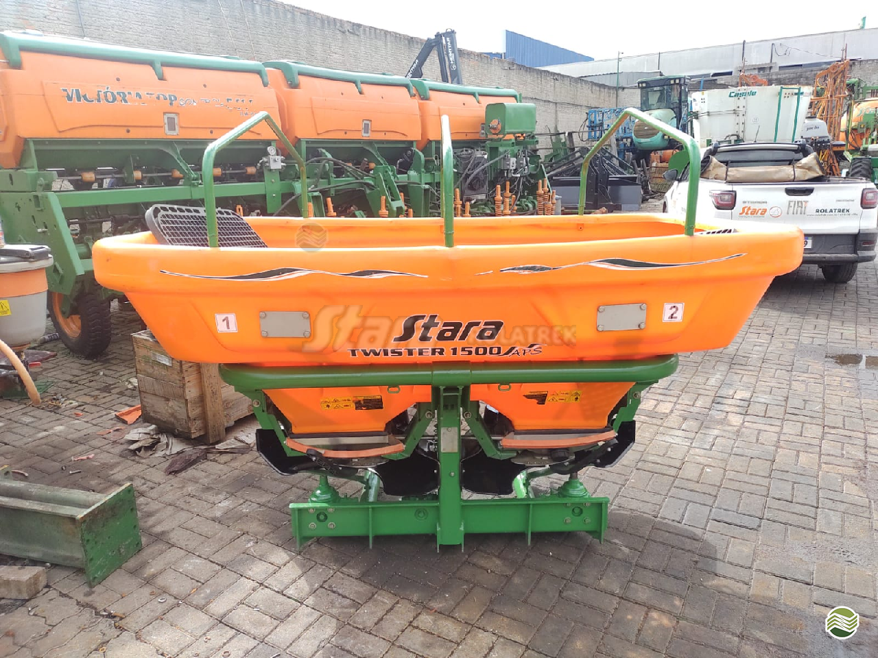 IMPLEMENTOS AGRICOLAS DISTRIBUIDOR TWISTER 1500 APS Rolatrek Implementos Agrícolas - Stara CASTRO PARANÁ PR